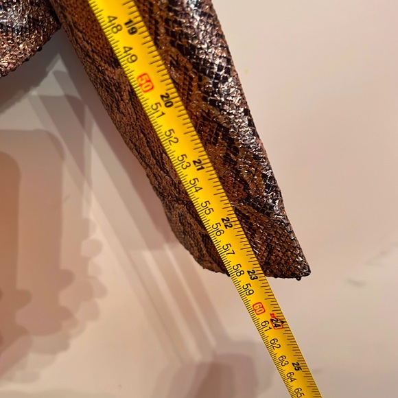 Dolce Cabo. Python Snake Skin Jacket. Size M. Buttons. Color Metallic - Picture 7 of 8